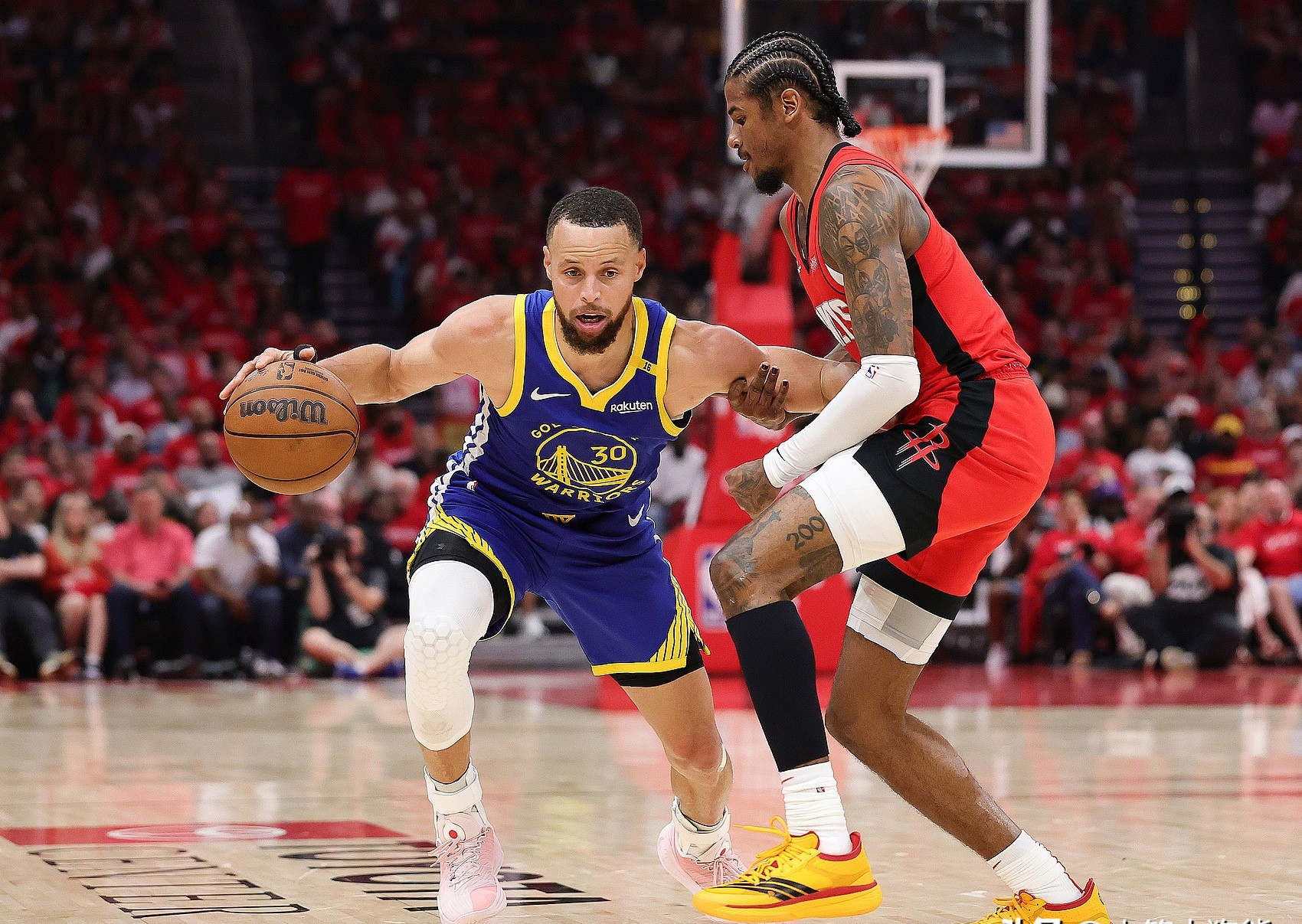 九游J9(中国)-里程碑夜休斯敦火箭队长鼓劲,NBA季后赛冲刺阶段刷纪录,震撼外界,身体对抗强度拉满的简单介绍