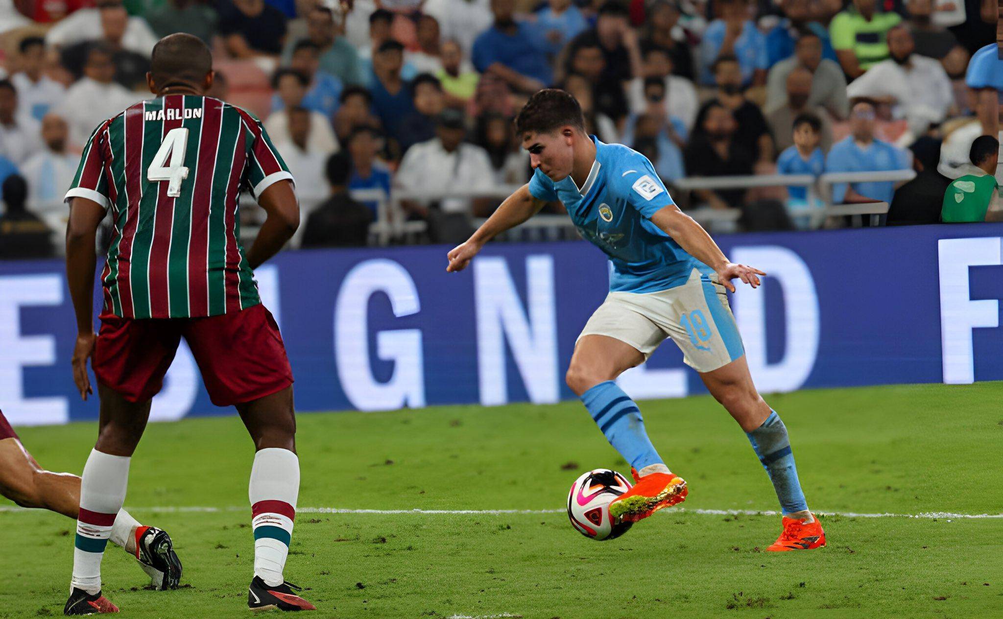 九游网页版登录入口-窗口期AC米兰备战社区盾，豪取连胜细节曝光，气氛紧张，更衣室氛围转暖(ac米兰半场开香槟)